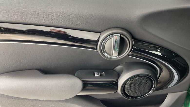 MINI Hatchback 1.5 Cooper Classic Premium 5dr Auto Petrol Hatchback